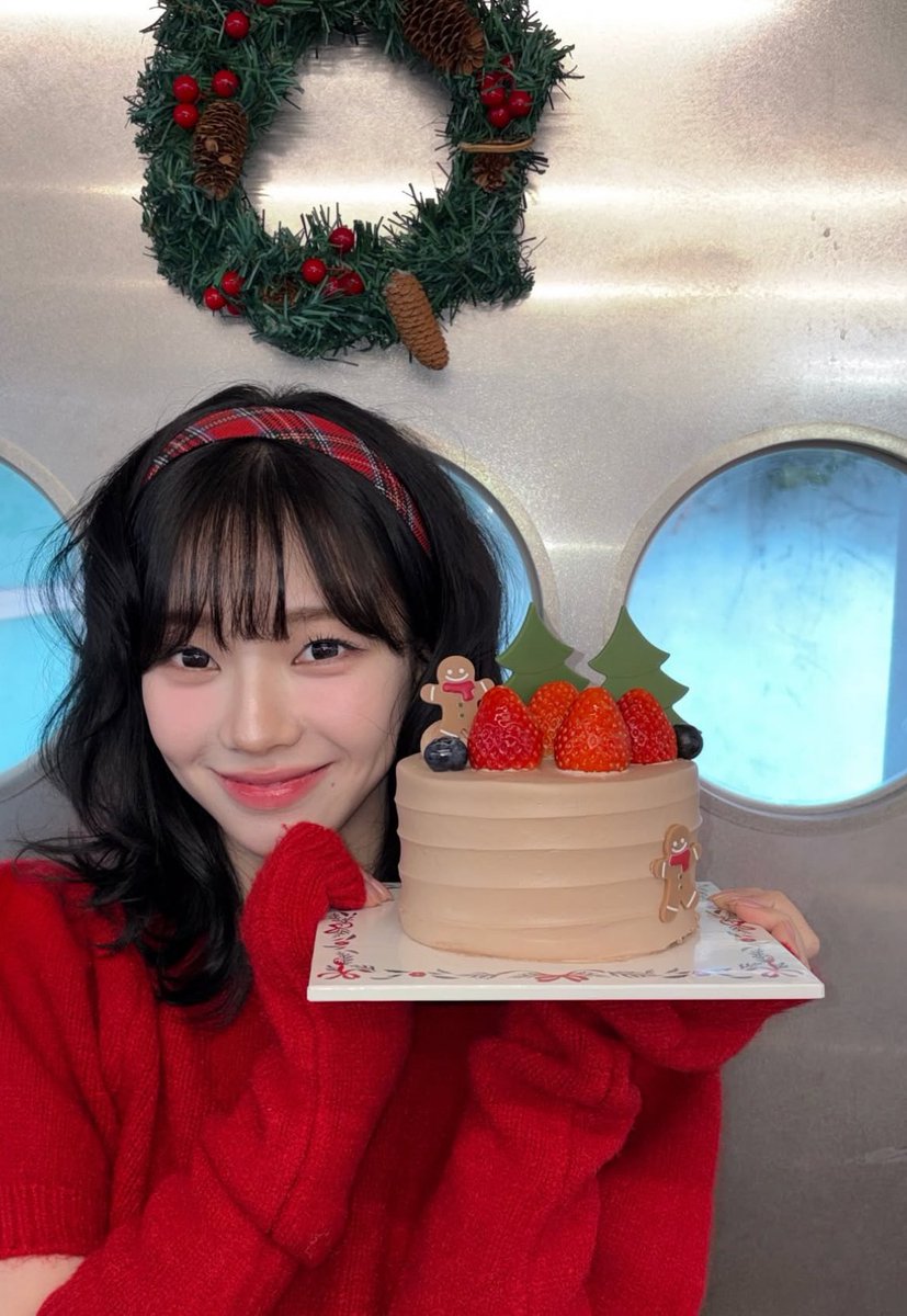 hourly karina tweet media