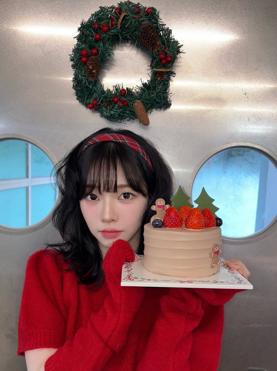 hourly karina tweet media