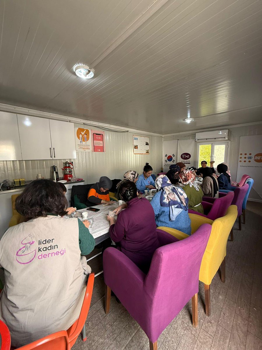 LiderKad's tweet photo. 16 günlük aktivizm kapsamında Kamer Vakfı ev sahipliğinde üniversite öğrencileri ile Seramik Atölyesi gerçekleştirildi. 

Dijital şiddet ve 25 kasım tarihçesini konuşuldu.

Ev sahipliği için KAMER Vakfına teşekkür ediyoruz.

@unwomenturkiye @leylaonuryanar @kamervakfi_adiyaman https://t.co/NH5FWQSfRJ