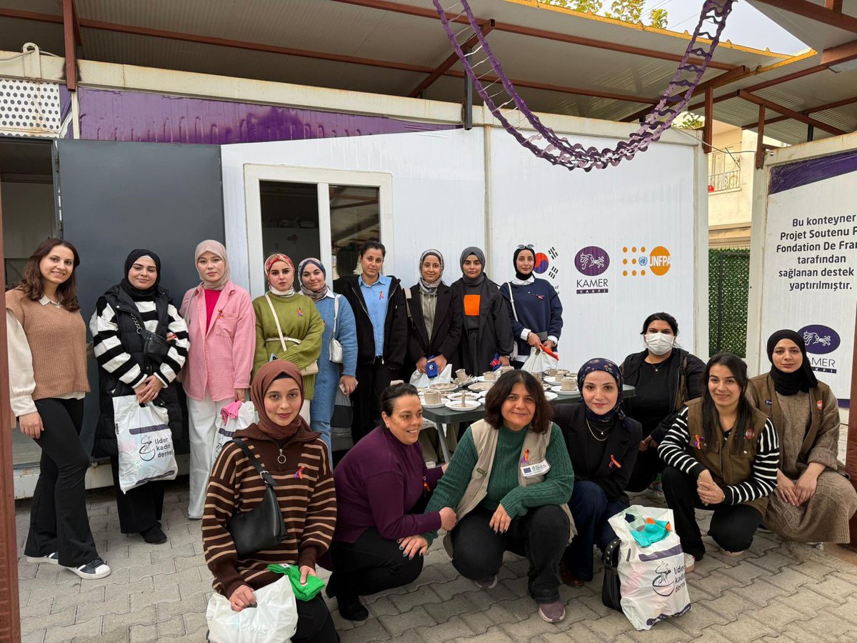 LiderKad's tweet photo. 16 günlük aktivizm kapsamında Kamer Vakfı ev sahipliğinde üniversite öğrencileri ile Seramik Atölyesi gerçekleştirildi. 

Dijital şiddet ve 25 kasım tarihçesini konuşuldu.

Ev sahipliği için KAMER Vakfına teşekkür ediyoruz.

@unwomenturkiye @leylaonuryanar @kamervakfi_adiyaman https://t.co/NH5FWQSfRJ