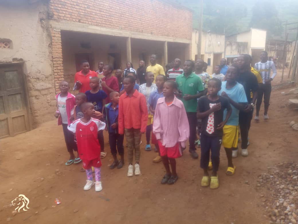 Kuri iki Cyumweru ,lmu Murenge wa Manyagiro habereye siporo rusange ibera ku kibuga cya Rusebeya mu Kagari ,ka Nyiravugiza,yitabirwa n’ingeri zitandukanye.ES w’umurenge yibukije abaturage ko siporo ari ubuzima.Nyuma y’imyitozo,abitabiriye bapimwe indwara zitandura.