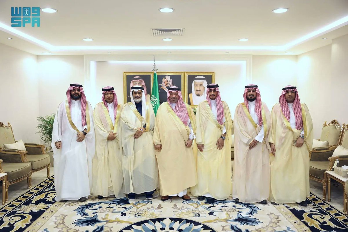أمير نجران يلتقي رئيس اللجنة الوطنية لمنتجي الدواجن.
spa.gov.sa/ar/w2460340
#واس