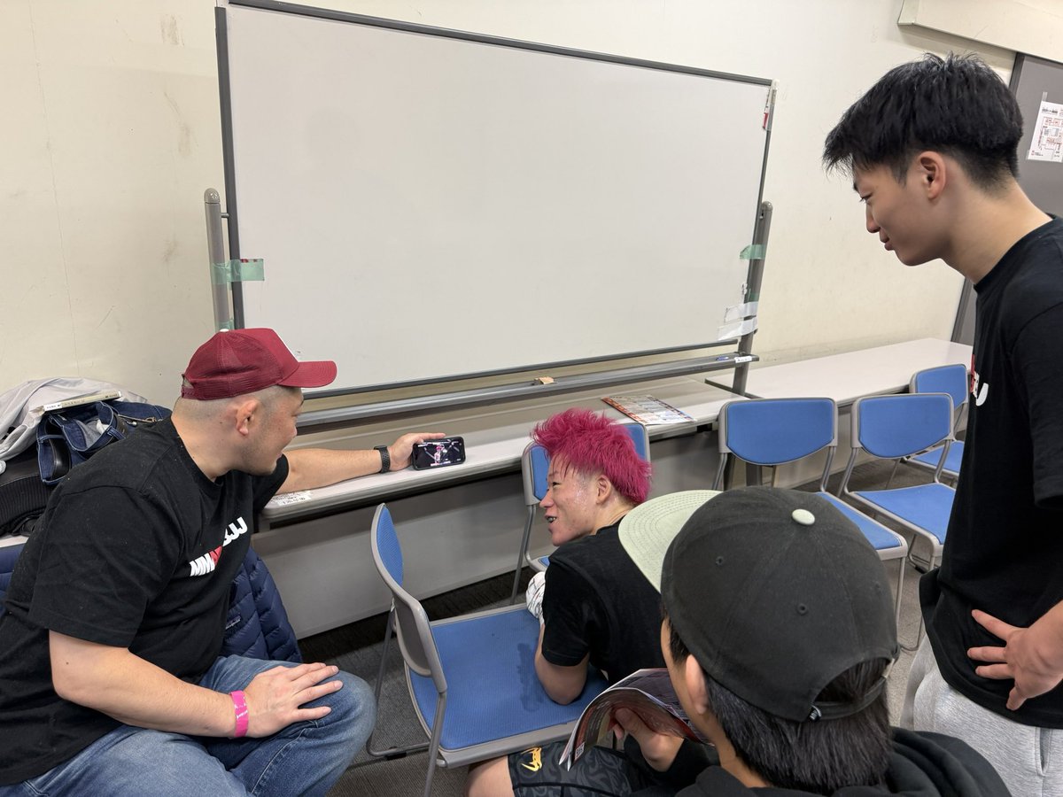 大澤（兄）は初回パウンドでTKO勝ちも、即控室で反省会😓

来週はいよいよBLOWS2025年最終戦🔥DEEP東京昼夜大会🔥

この勢いで走り抜けますので、来週も応援よろしくお願いします🙇‍♂️