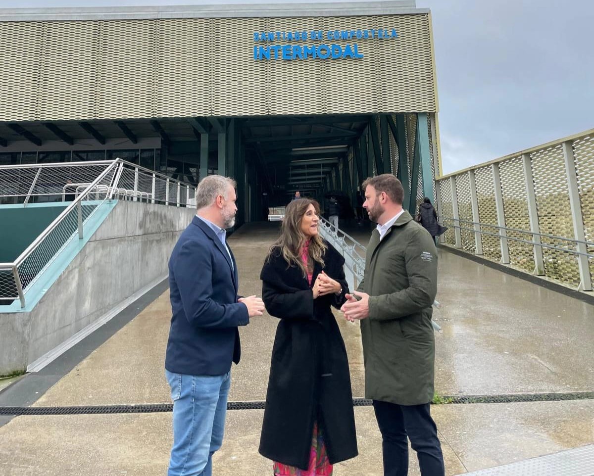 Os deputados do <a href="/GrupoPopularGal/">Grupo Popular Galicia</a> <a href="/gonzalotrenor/">Gonzalo Trenor</a>, <a href="/PomarTojo/">🌞PomarTojo</a> e <a href="/RubenLorenzoG/">Rubén Lorenzo</a> destaca que máis de 21 millóns de persoas utilizan cada ano as máis de 1,1 millóns de servizos do transporte público da Xunta en A Coruña

ppcoruña.es/o-ppdeg-destac…