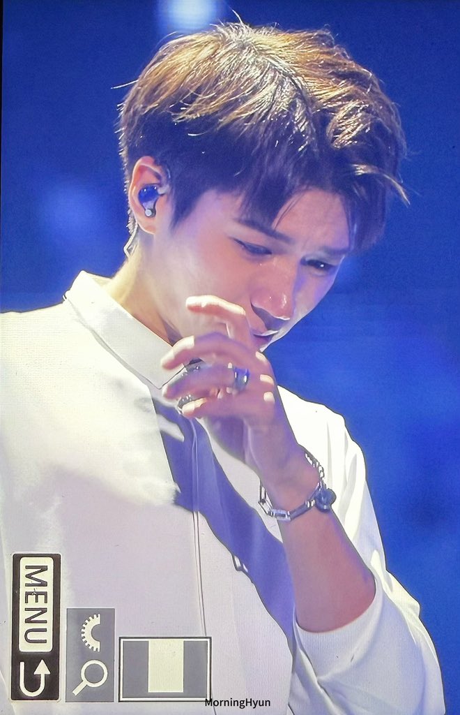 I still can't get over knowing that Woohyun secretly cried during LE con 🤧 he must have felt so happy and emotional during that time 🤧