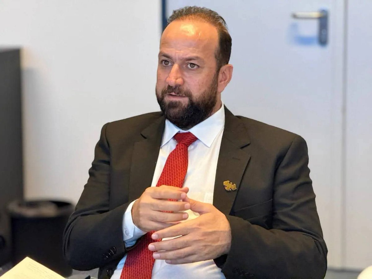 وزير الإعلام السوري حمزة المصطفى:
📌فكرة الفيدرالية واللامركزية السياسية منتهية، ولا بديل لقسد عن تنفيذ اتفاق آذار لكنها لا تفي بتعهداتها. 

📌 قسد ارتكبت خطاً كبيرا ومناورات زعيمها مظلوم عبدي تعتمد على قراءة خاطئة. 

📌 واشنطن ترى أن الحكومة السورية هي الطرف المؤهل لمواجهة