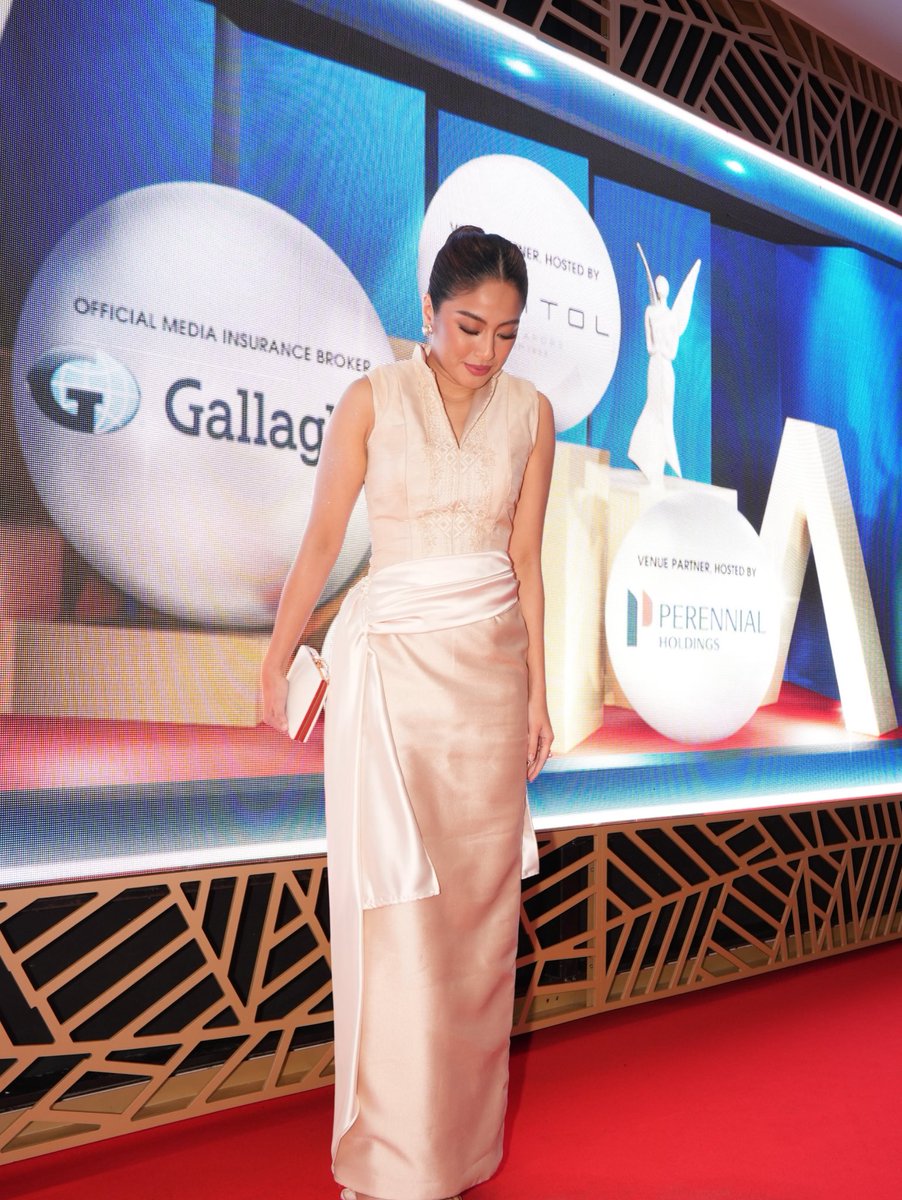 gretchenho's tweet photo. Deeply proud of my Asian heritage. Thank you to @ateliermateo for helping me honor my Filipino-Chinese heritage with this pinya fiber, chinese-collared gown 🙏🏻 Styled by @myrrhlaoto @carlieheartsyou 🙂 

Thank you also to my all-around creative genius @jan.edrosolan who did my make-up, hair and these photos! #AACAs