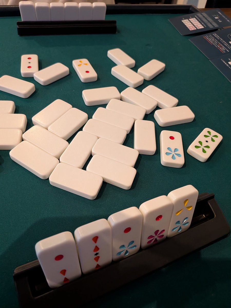 六華で遊んで頂いております🀄️✨️ 綺麗な牌を使って得点を競う