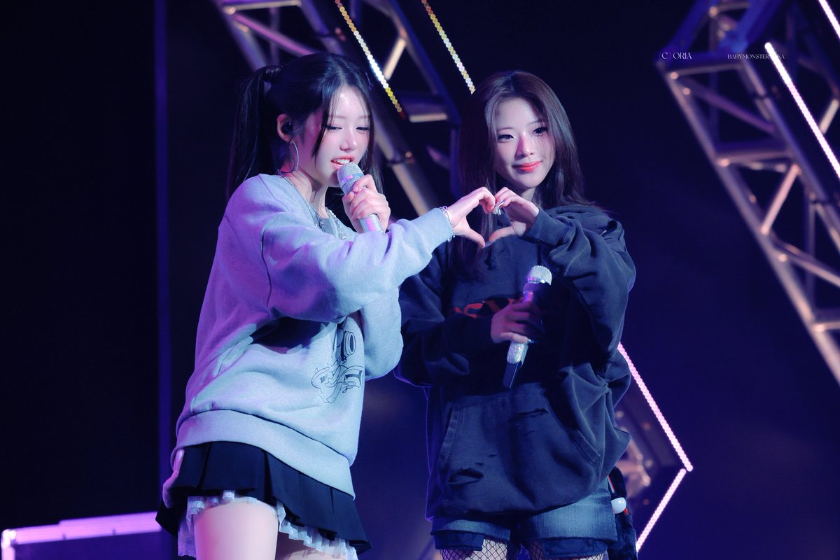 251207 고베 팬콘
🐼🦥🫶🏻
#RUKA #루카 #河井瑠花 #ルカ
#BABYMONSTER #베이비몬스터