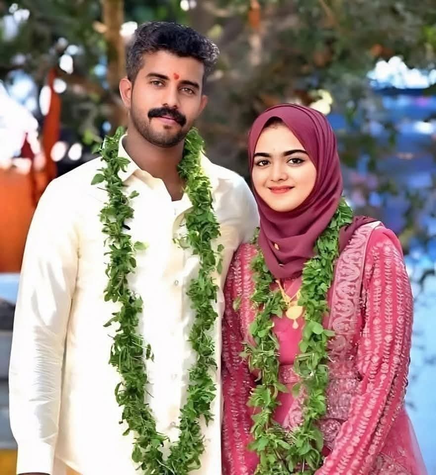 A Hindu man, Kiran, and a Muslim woman, Fatima Diya, from Kannur legally married. But now, radical Islamists from Kerala are threatening to kill them!

SDPI leader Rafi (using a UAE number) contacted a YouTuber on WhatsApp, demanding Kiran &amp; Fatima’s contact details. His goal? To