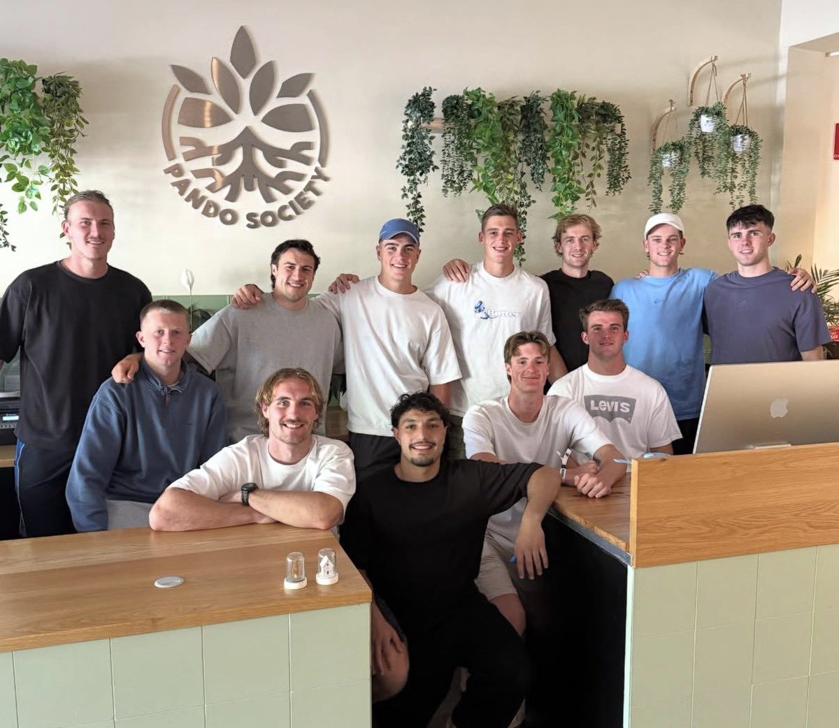 Lunchtime Catch-Up tweet media