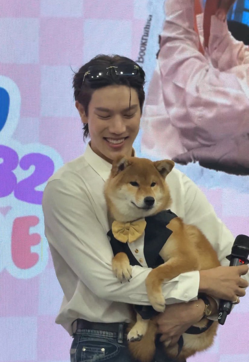 Both the dad and the son are just unbearably adorable. Little Taro is such a well behaved baby not a single sound, just calmly staying in his dad’s arms like the sweetest little angel . Now I’m not only a fan of his dad I’ve become a fan of his son too. He’s just way too lovable
