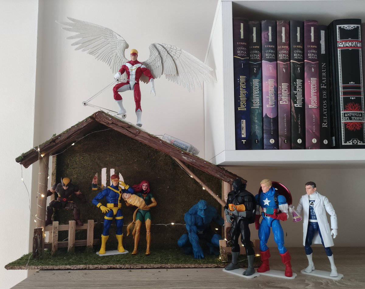 Pues como cada año he cumplido mi deber como ciudadano y he aprovechado el puente para montar mi humilde Belén.

Este año los Reyes Magos traen un Guantelete del Infinito, un Cubo Cósmico y la cura del Gen X. Todo correcto por aquí.