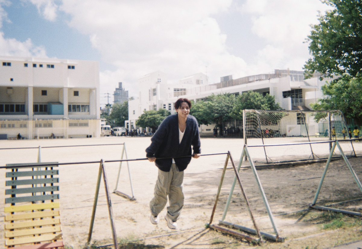 ⋱撮影オフショット📸⋰

本日も母校での1枚を✨

▼写真集のご予約はこちらから！
lit.link/kentabook

#神谷健太
#光と影
#神谷健太1st写真集
#THERAMPAGE 
#MA55IVE