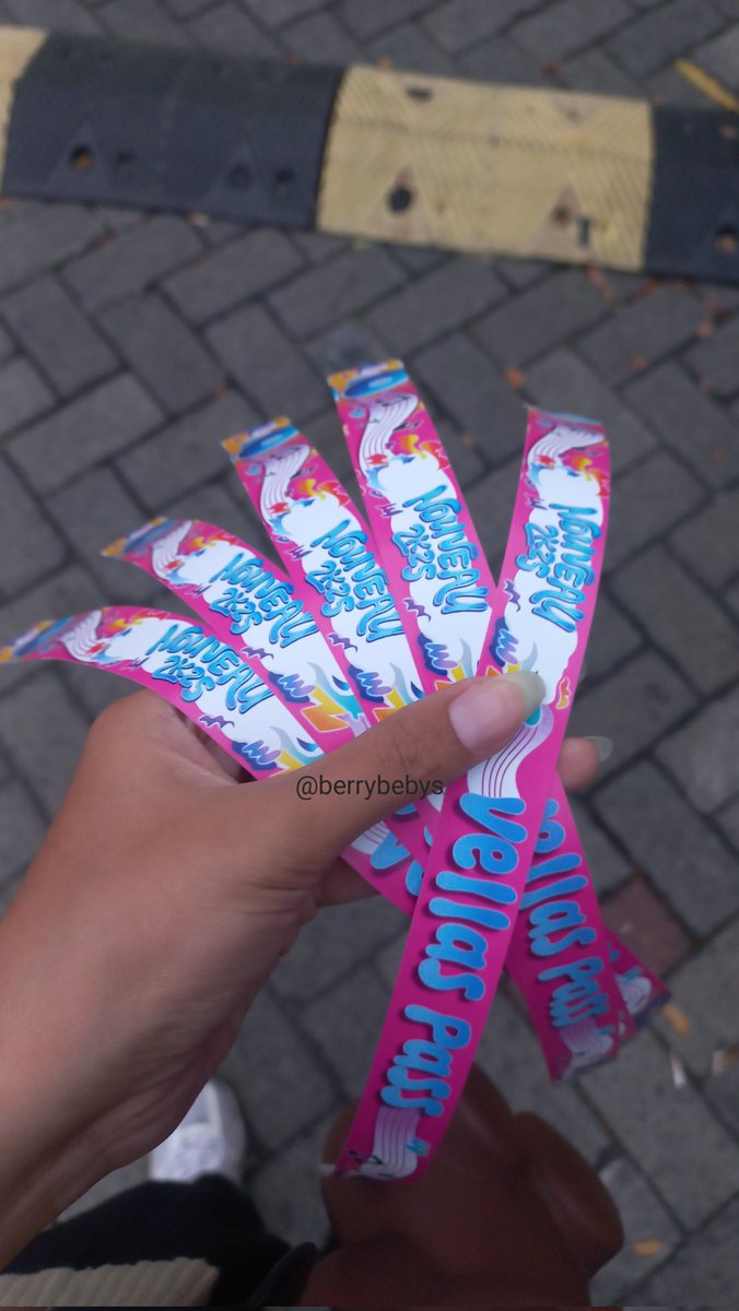 berrybebys's tweet image. #wts 4 tiket nouveau, band utama nya ada the changcuters barangkali ada yg mau harganya murmer

#Surabaya #thechangcuters #jawaposarena #grahapena