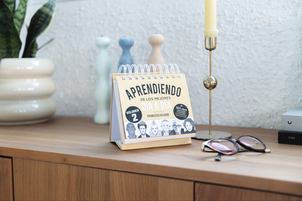 Alienta's tweet image. 😍 Regala este calendario ilustrado que reúne 365 citas inolvidables de las mentes más influyentes de la historia, comentadas por @falcaide.