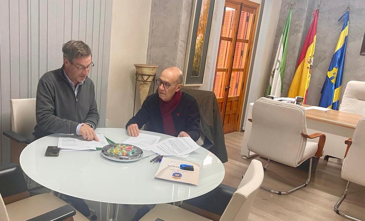 La Junta pone en marcha una ruta de transporte público entre la urbanización Entrecaminos-Ciudad Jardín y Jaén.

El delegado de <a href="/FomentoAND/">Consejería de Fomento de la Junta de Andalucía</a>, <a href="/_mcontreras/">Miguel Contreras</a>, y el alcalde de La Guardia, Juan Morillo, firman un convenio que dará respuesta a los vecinos de esta zona.