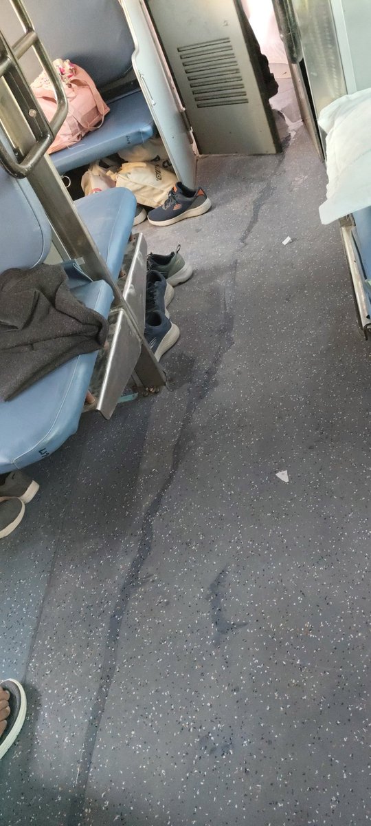 Smit_INDIAN's tweet photo. Continue water leakage from wash basin in Jaisalmer - Sabarmati SF 20491
Coach: B3
PNR: 2245053334
@RailMinIndia @AshwiniVaishnaw https://t.co/VYtvRo77fa