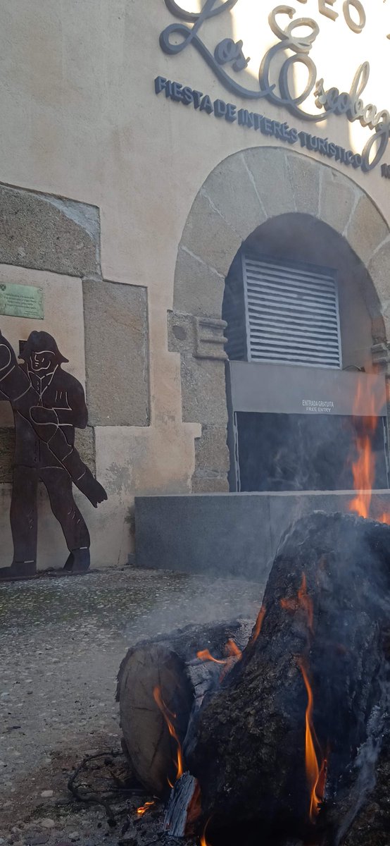 A solo unas horas para vivir una de las fiestas de fuego más imponentes de éste país.

🔥Los Escobazos🔥
Fiesta de Interés Turístico Nacional
7 de diciembre

¡Viva la Virgen de la Concepción!

<a href="/Turismo_DipCC/">Turismo Provincia Cáceres</a>