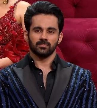 VtheThinker's tweet photo. Here is the king of this season👑

As always looking good😎

AUDIENCE WINNER ABHISHEK

BB19 ABHISHEK BAJAJ SEASON
#AbhishekBajaj #BiggBoss19Finale https://t.co/GSLMA7phqn
