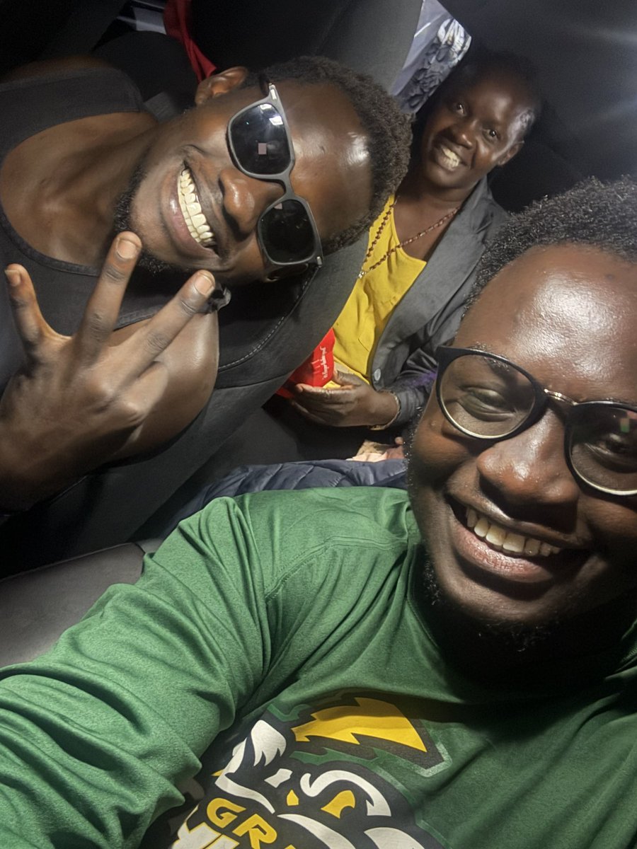 AntonioWallahi's tweet photo. Visited Mommy at her KCSE Marking Centre ❤️ brought her KFC &amp; Guarana 😂 #VisitingDay https://t.co/DY7tGg6oa6