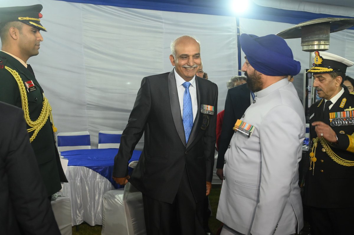 DoonNavyVeteran's tweet photo. On 4 Dec, a #navyday function "Sahyog se Samriddhi" was held at NHO. The event was graced by the Hon'ble Governor of Uttarakhand in which he also met members of @DoonNavyVeteran &amp; hailed the contributions of Naval veterans in protecting the nation’s maritime interests.
@NAVYESM https://t.co/4afiVTS06y