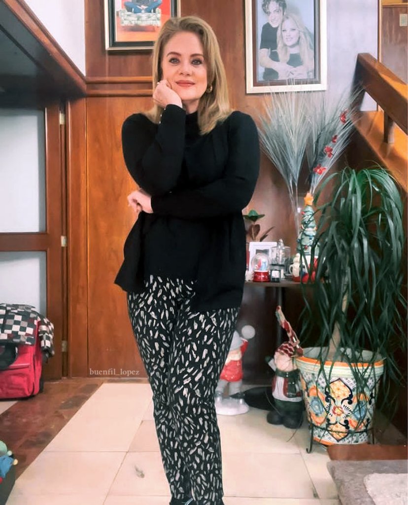 marcelea7's tweet photo. Bonito Domingo Buenfilovers 😘
#erikabuenfil
#reinahermosa
#actrizfav https://t.co/GBJJsCilqg