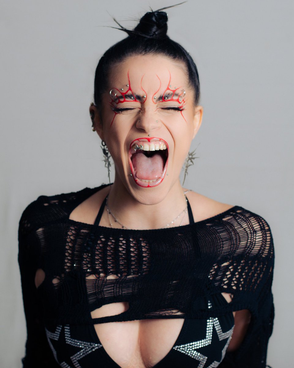 mireya ☽ tweet media