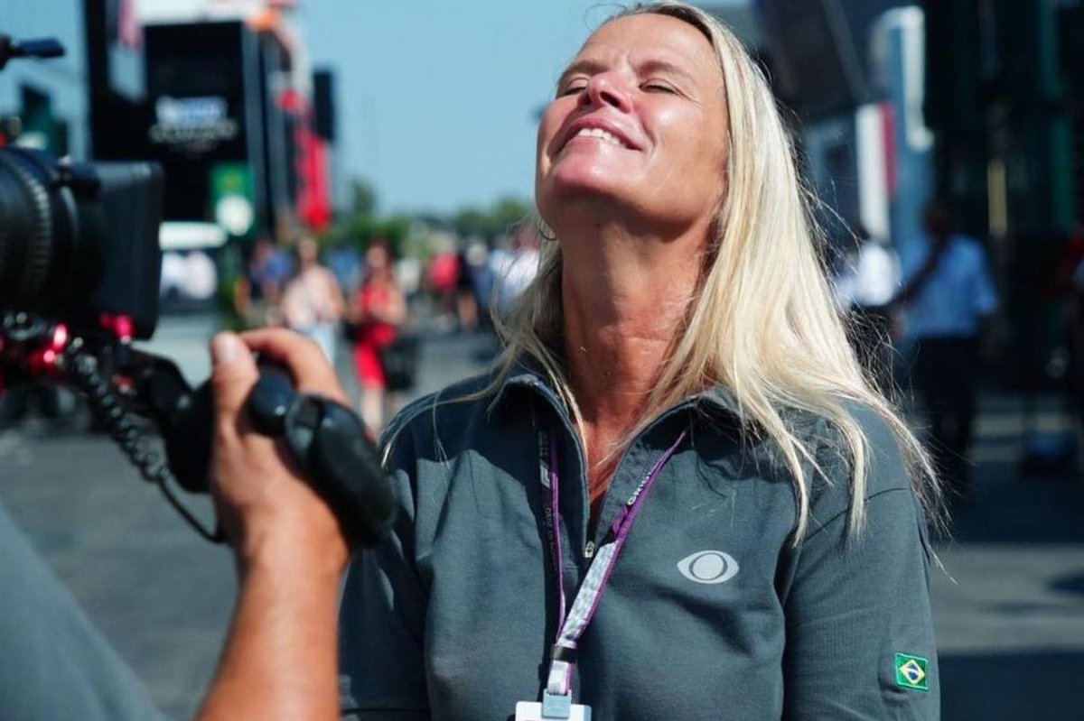 formulalau's tweet image. em um mundo que ainda tira a gente pra merda pelo simples fator de sermos mulheres, ela brilhou com competência, profissionalismo e muito carisma na transmissão in loco por 17 anos.

obrigada por tanto, Mariana Becker.
você se fez eterna 🤍