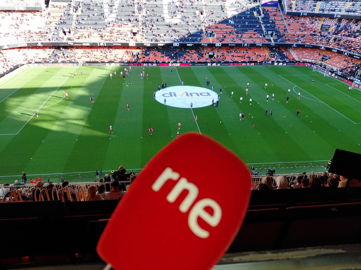 ¡Sigue la tarde de fútbol en Mestalla! 

⏰ 16:15
🏟️ Mestalla
🏆 #LaLiga
⚽️Valencia 🆚Sevilla

🎙️<a href="/SalvaCamposM/">Salva Campos</a> y <a href="/natxoandreu/">Natxo Andreu ❤️📻</a>
🗣️ Kepa Blanco 

🔴 DIRECTO📲 rtve.es/play/radio/
📻 #TableroDeportivoRNE con
<a href="/miguelangmendez/">Miguel Angel Méndez</a> y  <a href="/Silviaverdec/">@silviaverde</a>