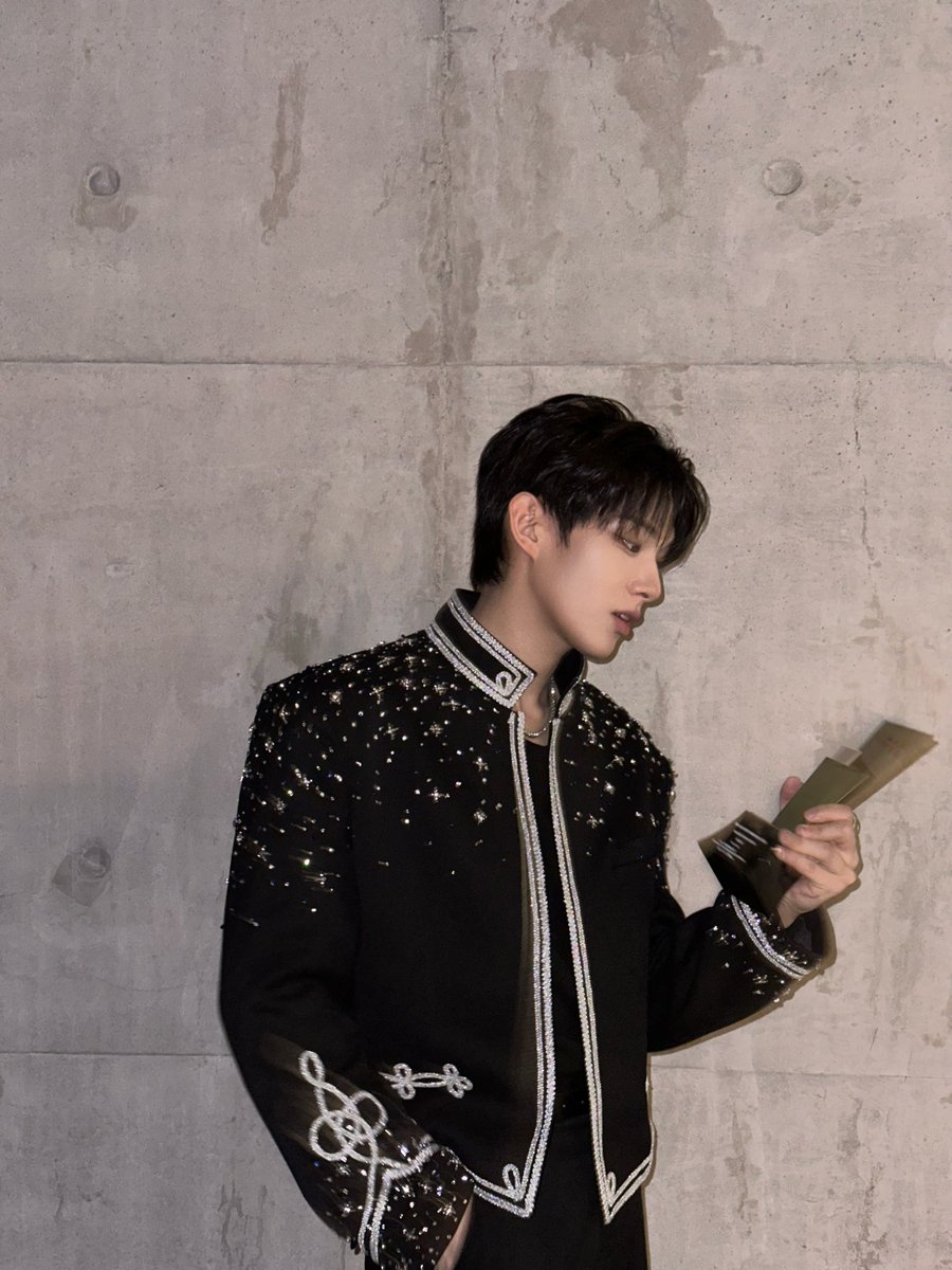 AHOF_official's tweet photo. AAA BEST NEW ARTIST🏆
Thank you for such an amazing experience!  
🤍FOHA AHOF🤍

#AHOF #아홉
#STEVEN #스티븐 https://t.co/HXFvTW6hpk