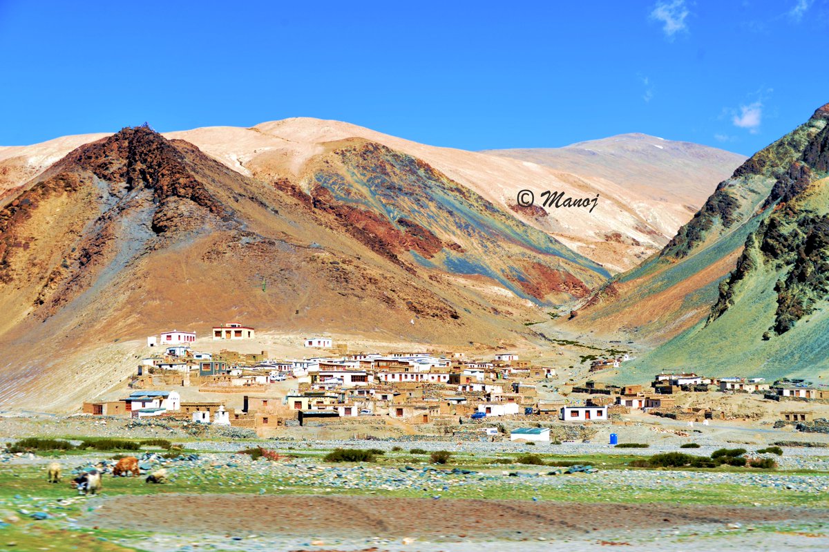 This is the kind of colors  contrast and a beautiful blue sky I need for a good landscape 
What a spread of colors divine