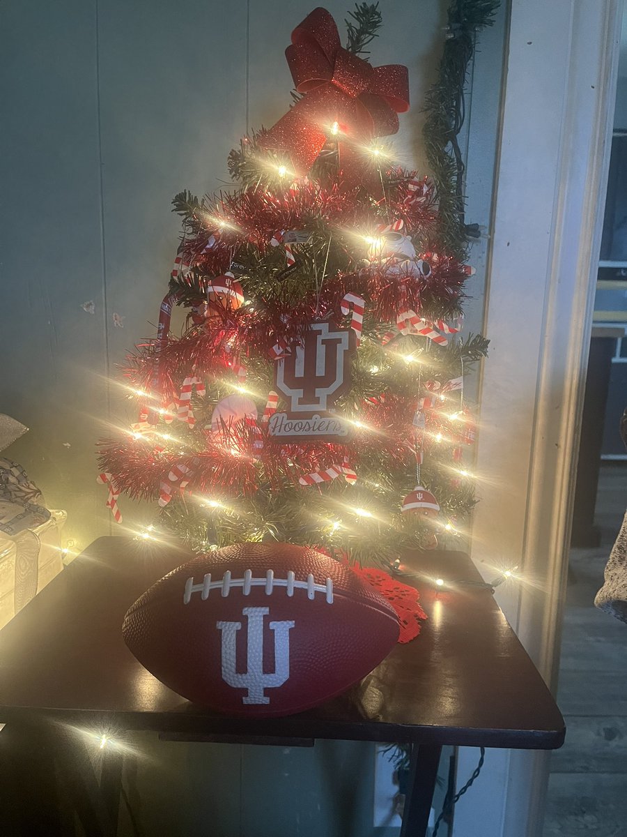 de_deweese's tweet photo. @IndianaFootball @IndianaHQ Feels good to be a Hoosier! 🔴⚪️ https://t.co/9R19WHP1kA
