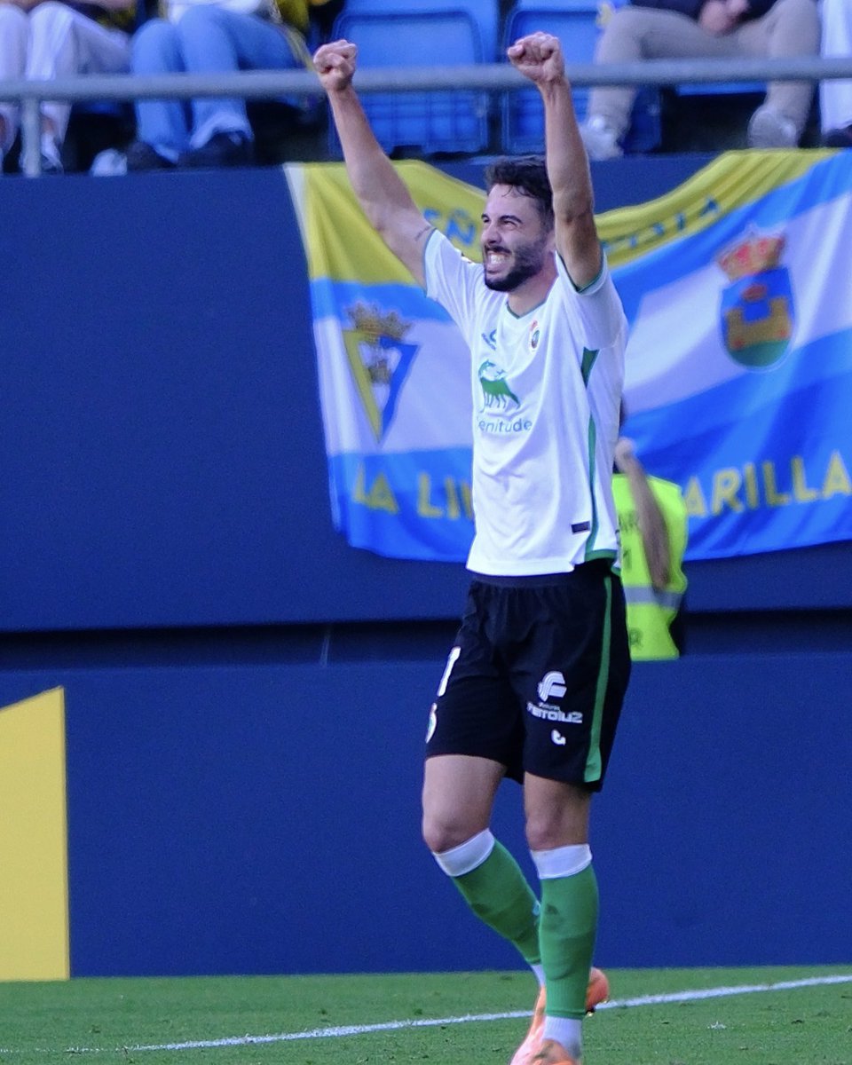 🎩 Es muy bueno.

✨ <a href="/martin11andres/">ANDRES MARTIN</a> x <a href="/realracingclub/">Real Racing Club</a>.

#LALIGAHYPERMOTION