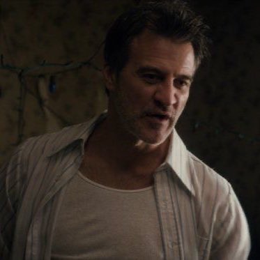 who is better?

joyce byers- like/retweet
lonnie flopers- reply