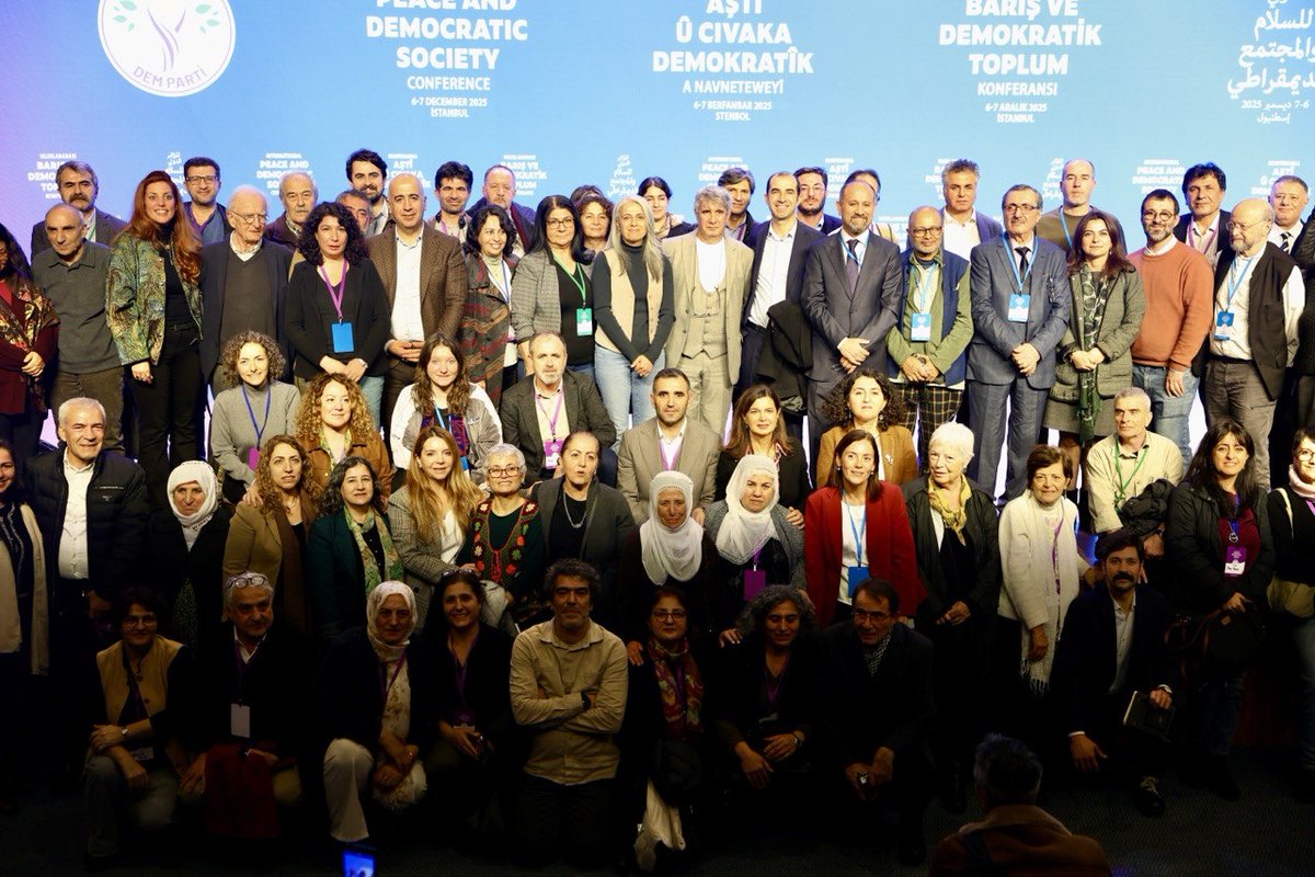 Uluslararası Barış ve Demokratik Toplum Konferansı ikinci gününde devam etti

Uluslararası Barış ve Demokratik Toplum Konferansının ikinci günü, Prof. Mohamed Refaat, Prof. Norman Paech, Marksist Avukat John Holloway gibi isimlerin konuşmalarıyla devam etti.