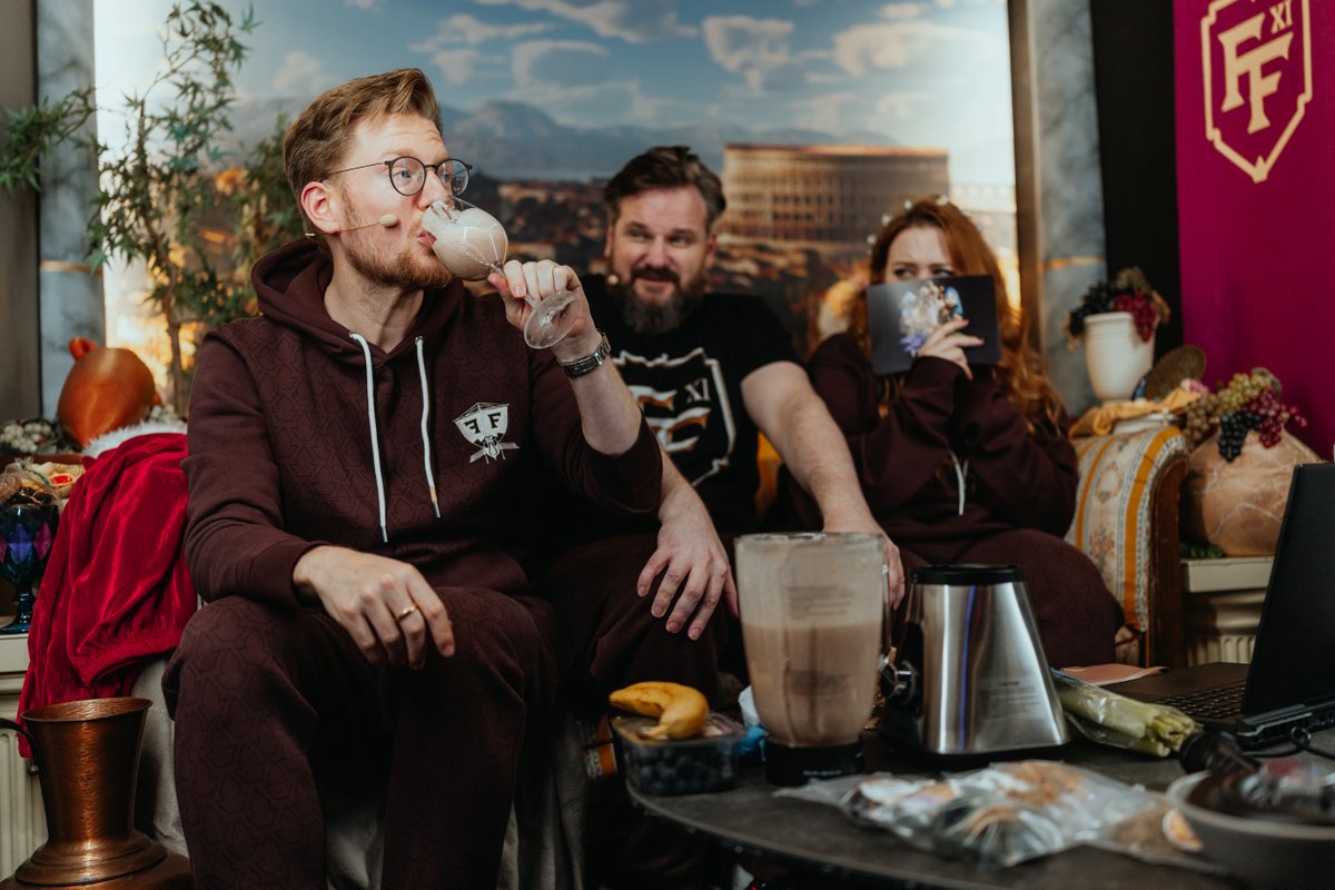 was löst das Bild  bei Dir aus ... ich habe mein Kaffee bei Seite gestellt ... :D :D bin sicher heim angekommen! #FriendlyFire11