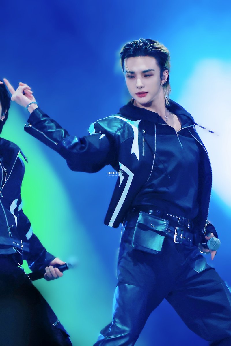 251206 AAA in kaohsiung 🕺2️⃣ Mommy this man can control rainbow