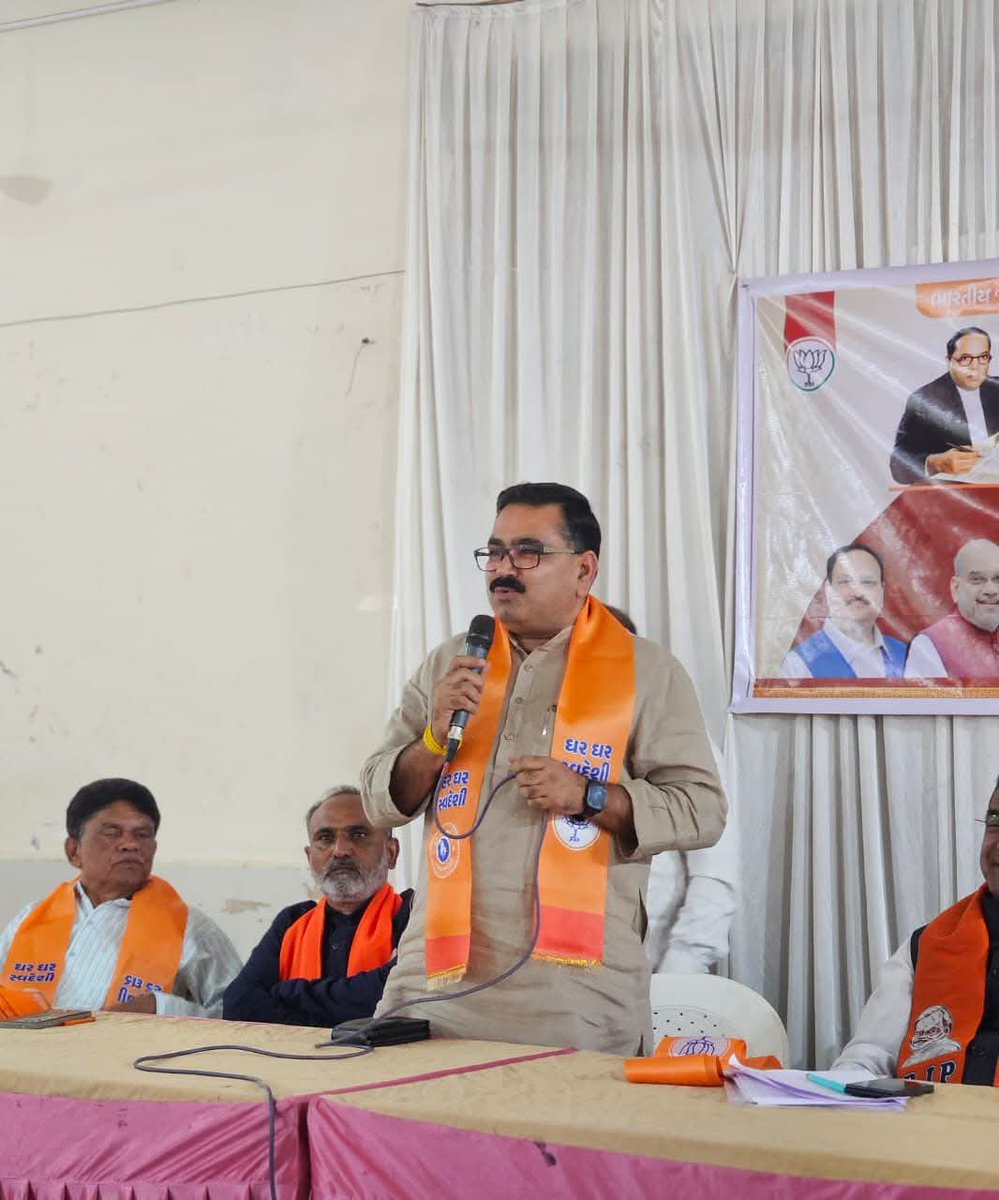 A_R_Padhiyar's tweet photo. મોરબી ખાતે ભારતીય જનતા પાર્ટી દ્વારા ડો બાબાસાહેબ આંબેડકરજીના મહાપરિનિવાણઁ દિન નિમિત્તે કાર્યક્રમ યોજાયો. કાર્યક્રમમાં દસાડા વિધાનસભાના ધારાસભ્ય શ્રીપી.કે.પરમાર, ટંકારા પડઘરી ના ધારાસભ્ય શ્રી દુલઁભજીભાઇ દેથરીયા , જિલ્લા પંચાયત પ્રમુખ શ્રીમતી હંસાબેન પારઘી,શ્રી વિશાલભાઇ ઘોડાસરા , https://t.co/Rdn3r0v2q1