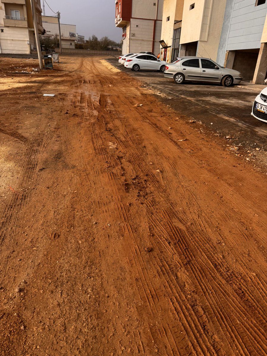 Yav iş istemedik , ihale istemedik. Altı üstü bir hizmet istedik. Çamura mahkum ettiniz bizi tebrikler Bozova Belediyesi… <a href="/bahriyl69881803/">bahri yıldırım</a> <a href="/DEMGenelMerkezi/">DEM Parti</a> <a href="/mehmetyetim63/">Mehmet Yetim</a>  Yeter yav 2025 yılında böyle bir yaşama insanları mahkum etmek nedir. Yer hastane bölgesi Bozova