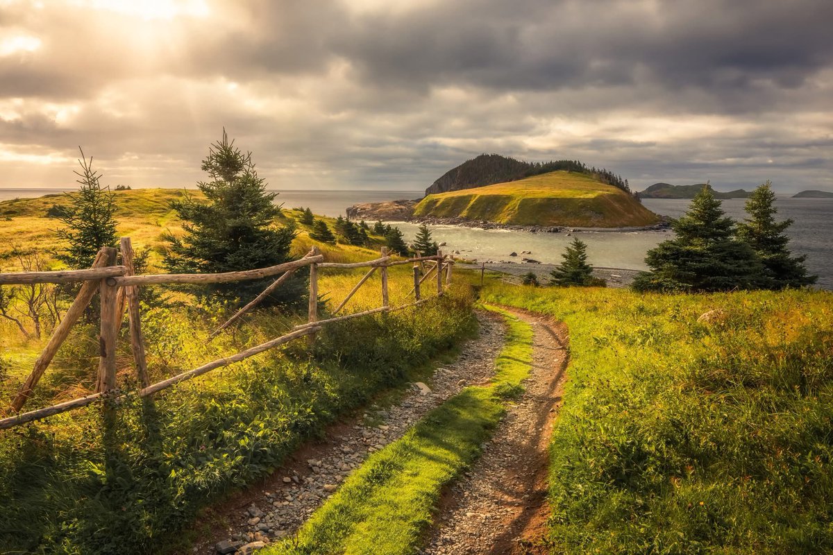 A blast of warm light overlooking Fox Island at Tors Cove Newfoundland. Who is missing warmer days now?

#newfoundlandandlabrador #newfoundland #canada