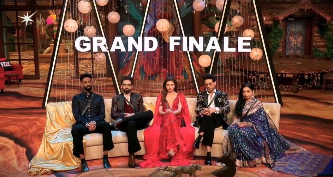 Abhi_is_great's tweet photo. Farhana Bhatt Top 2 की race से बाहर? 🤯
She played the most dignified game, but "Content" wins over "Class" in this show.
Is this justified? Yes or No? 🗣️
#BB19 #BiggBoss19GrandFinale #FixedWinner #SalmanKhan #TanyaMittal #FarhanaBhatt #AmaalMallik𓃵 https://t.co/u6d4DWw3mz