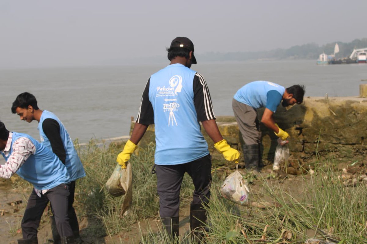 UNV_India's tweet photo. On #InternationalVolunteerDay 2025, @Pahchanfoundat1 teamed up with @UNV_India to collect 400 kg of waste and protect the sacred Ganga! 

Every action counts for a cleaner &amp; greener future. 🌱

#EveryContributionMatters #IVY2026 @UNVolunteers @UNVAsiaPacific https://t.co/CEecgH2vBe