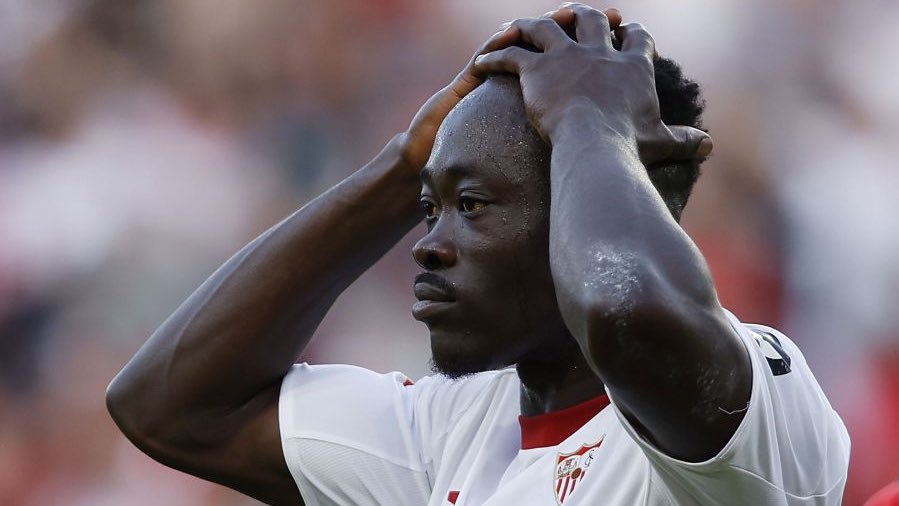 Akor Adams es uno de los PEORES jugadores que han vestido nuestra camiseta en TODA nuestra historia, es inhumano ver jugar a semejante mercenario.

#ValenciaSevilla