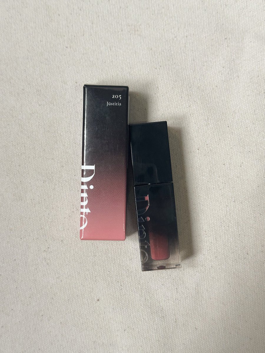 MamastoreC's tweet photo. 🛍️ ส่งต่อเครื่องสำอาง 🛍️

—• Dinto Glowy Lip Tint no. 205 Justitai 

(สวอชสี 1 ครั้ง ไม่เคยใช้) 

฿ 200 📮 ราคารวมส่ง

สนใจก๊อกเดม / เมนชั่นได้เลยค่ะ 🙇🏼‍♀️🫶🏻✨

#ส่งต่อเครื่องสำอาง #ส่งต่อคสอมือสอง #ส่งต่อสกินแคร์ #ส่งต่อเครื่องสําอางมือสอง https://t.co/fLKxmj8GGa