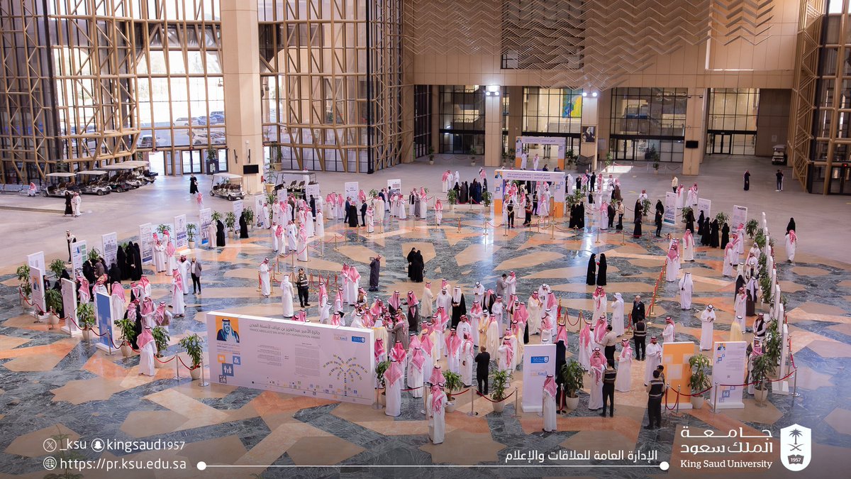_KSU's tweet image. بشرف صاحب السمو الأمير د. عبدالعزيز بن محمد بن عيّاف، وبحضور سعادة رئيس #جامعة_الملك_سعود المُكلَّف أ.د. علي بن محمد مسملي، اختُتمت جائزة الأمير عبدالعزيز بن عيّاف لأنسنة المدن بدورتها الثالثة ممثلةً بكلية العمارة والتخطيط، وبمشاركة تجاوزت 150 باحثًا وباحثة، والإعلان عن الفائزين…