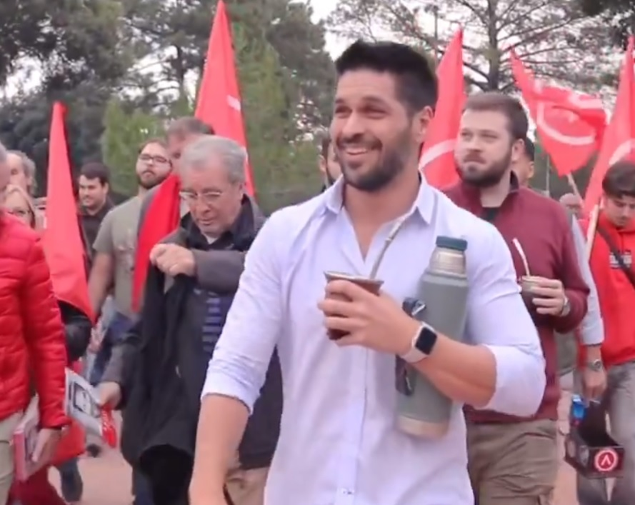 CONVENCIONAL IBARRA DENUNCIÓ AL SENADOR OJEDA TAMBIÉN ANTE LA COMISIÓN DE ÉTICA POLÍTICA DEL PARTIDO COLORADO
cronicasdeleste.com.uy/Noticias/conve…