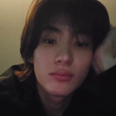 พี่ครับ พี่นอนยัง ผมอยากร้องไห้ว่ะ ทำการบ้านต่อไม่ไหว ปวดหัว ตอนผมรู้ว่าพี่เลิกกับแฟน เกรดผมพุ่งขึ้น 3.84 พี่เป็นกำลังใจอ่ะ ถึงพี่ไม่ได้คิดอะไร