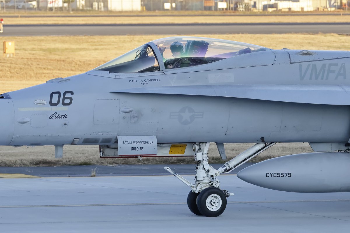 plusty11's tweet photo. RJTY 横田基地
2025/12/07 15:47
flt of 2 FA−18C
taxi to R/W18
#横田基地
#fa18c
#devil71
#vmfa232 https://t.co/qOwfZwuuk2