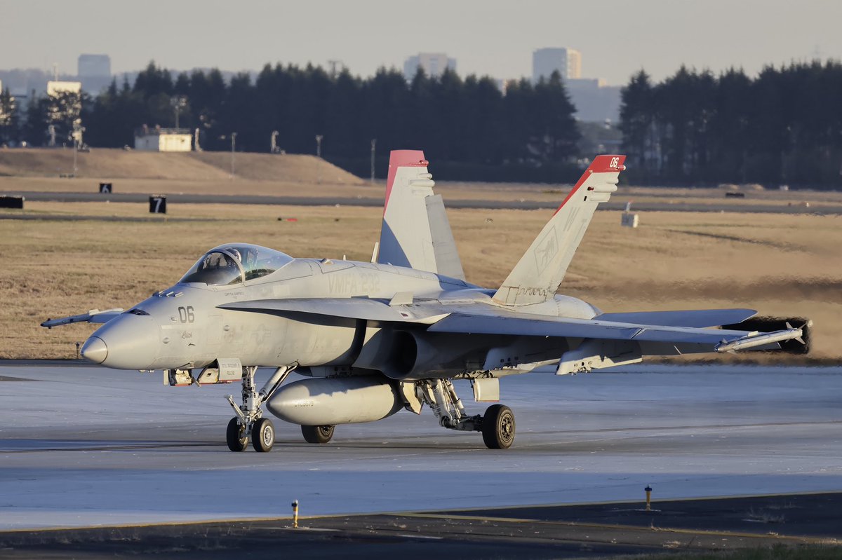 plusty11's tweet photo. RJTY 横田基地
2025/12/07 15:47
flt of 2 FA−18C
taxi to R/W18
#横田基地
#fa18c
#devil71
#vmfa232 https://t.co/qOwfZwuuk2